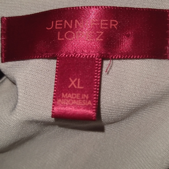 Jennifer Lopez cold shoulder kaftan top - Picture 4 of 8